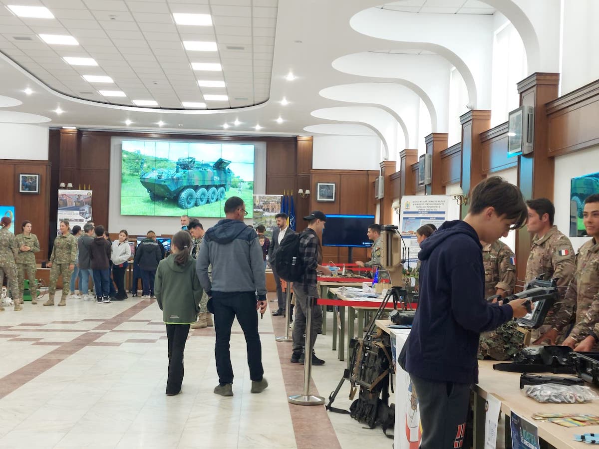 FOTO / VIDEO Noaptea Cercetătorilor. De la broderie computerizată, la machetă de tanc telecomandată