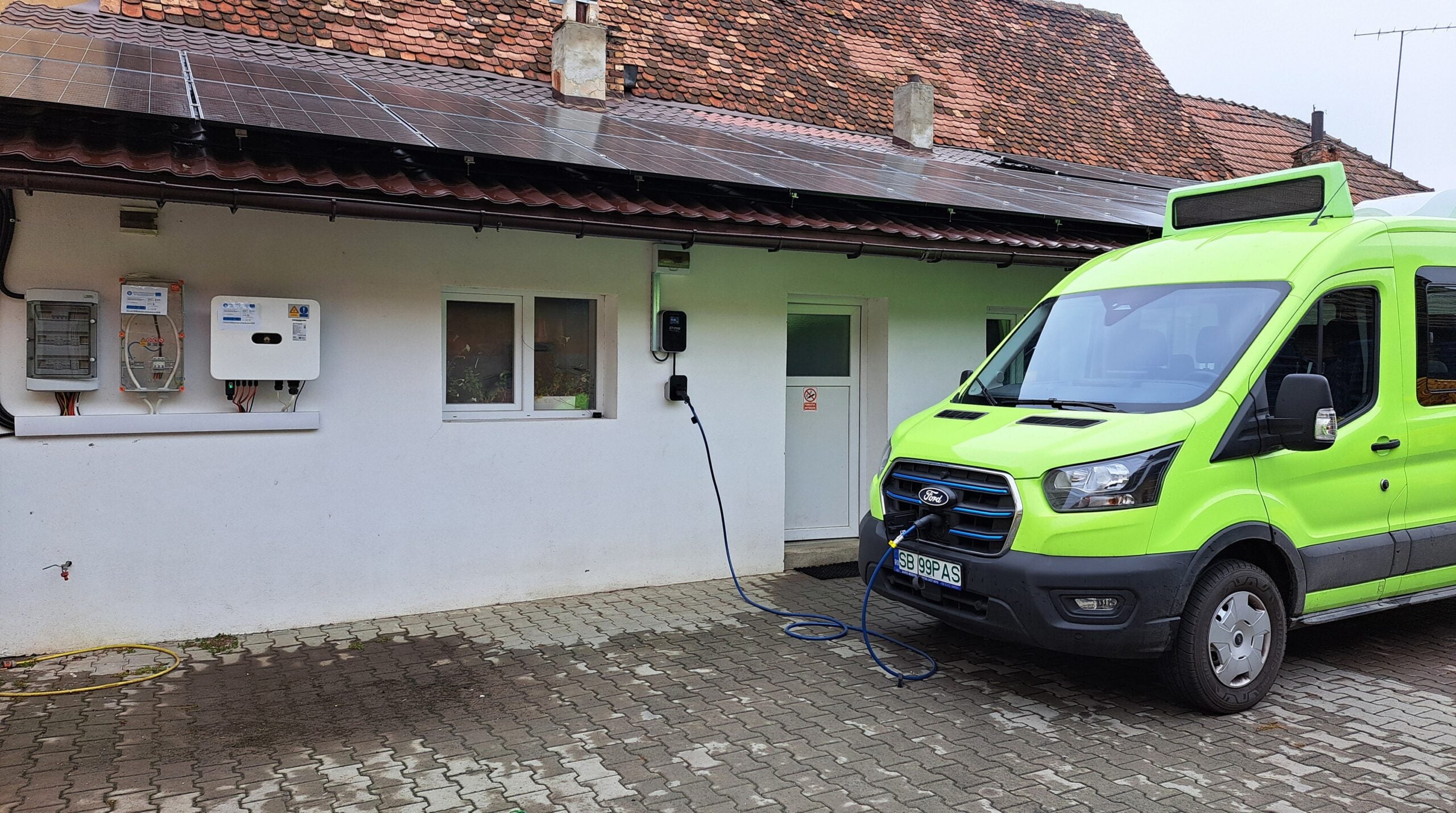 Panouri fotovoltaice, puse în funcțiune de primăria Axente Sever pentru un viitor sustenabil