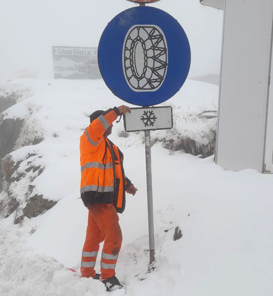 semne-circulatie-transfagarasan-cauciucuri-iarna-foto-drdp-fyhh