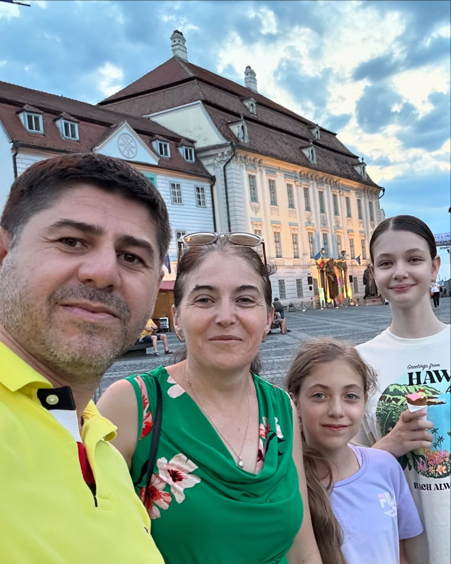 VIDEO - O familie din Sibiu a dus călușul românesc pe scena „Quel talent!” din Quebec: „Am arătat tradițiile românești aici, în Montreal”