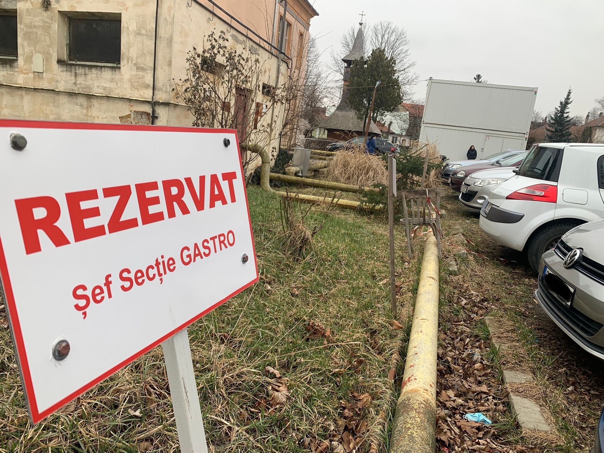 Problema parcărilor pentru sibienii care ajung la Urgență. Situația locurilor în care poți lăsa mașina la spitalele din județ