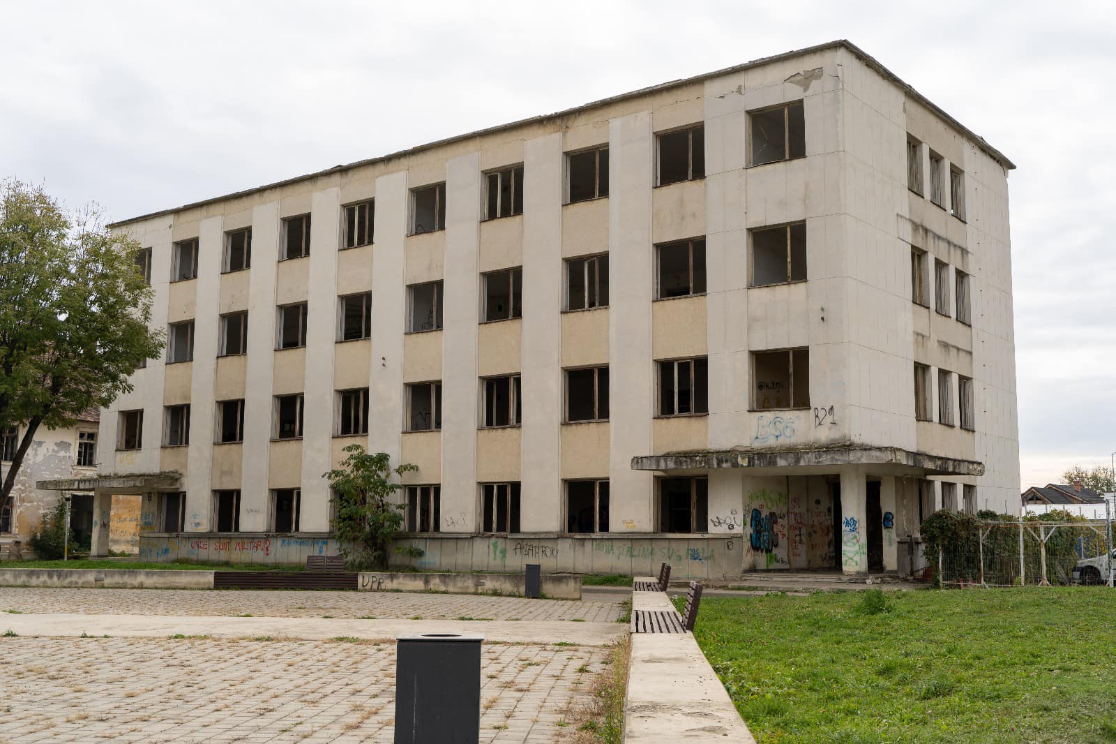 Inspectoratul de Poliție Sibiu ar putea ceda mai multe clădiri Primăriei Mediaș. Primarul Roman îi întreabă pe cetățeni: Ce ați vrea să facem cu ele?