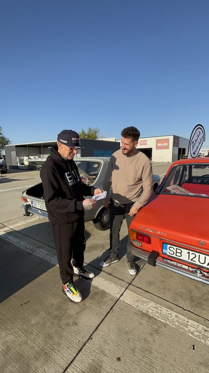 Clubul Dacia Nostalgia din Sibiu, premiat la competiția Romanian Retro Racing: Ne dorim să organizăm cea mai mare întâlnire cu mașini Dacia clasice