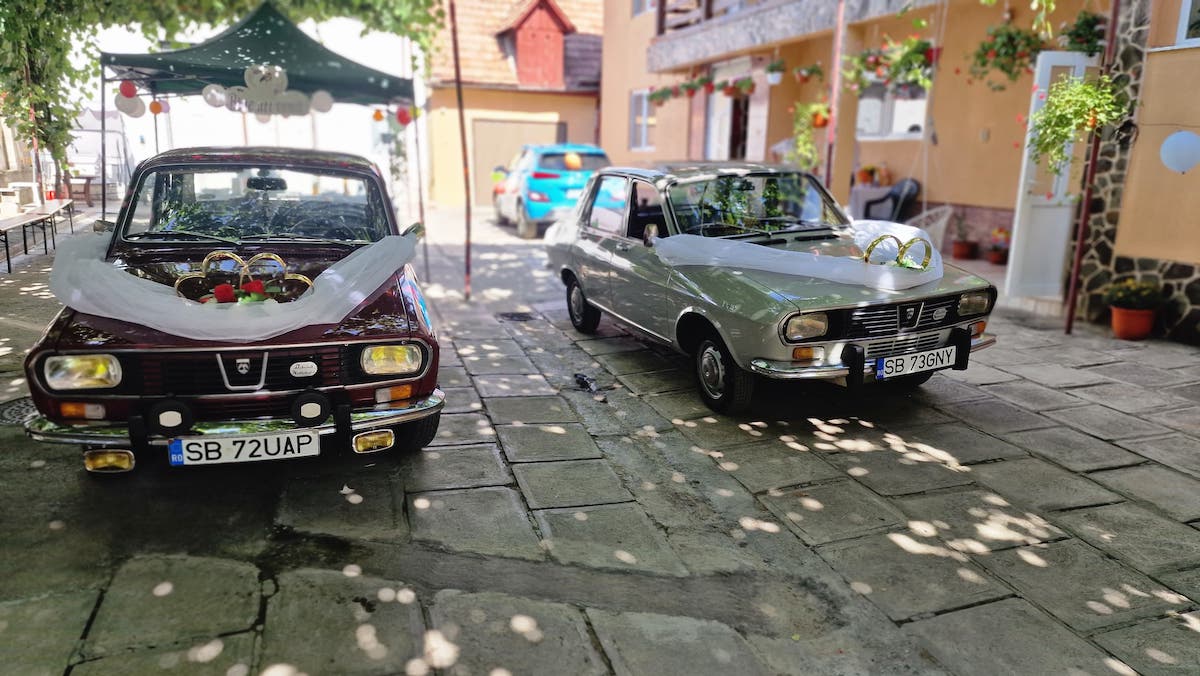 „Dacia Nostalgia”: După ce a recondiționat o Dacia 1300, un sibian a creat un club al iubitorilor de mașini clasice. „Pasiunea e prea mare. Nu te poți opri la o singură mașină”