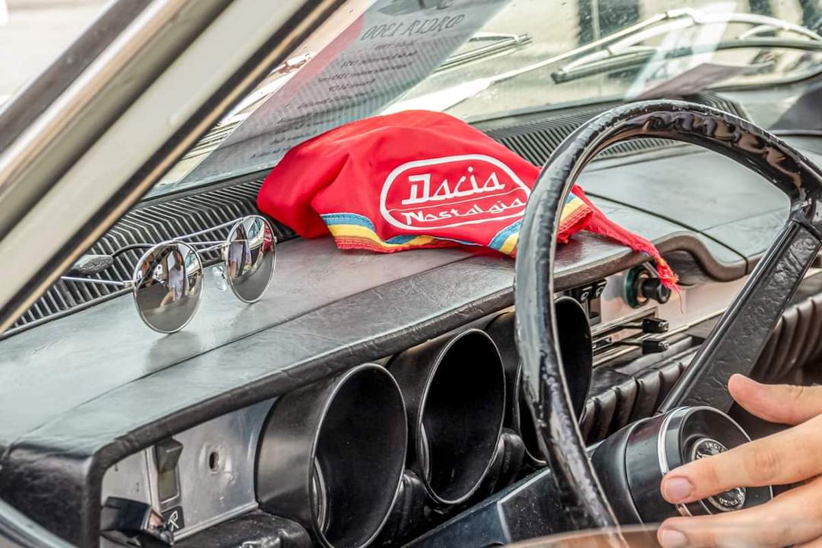 „Dacia Nostalgia”: După ce a recondiționat o Dacia 1300, un sibian a creat un club al iubitorilor de mașini clasice. „Pasiunea e prea mare. Nu te poți opri la o singură mașină”