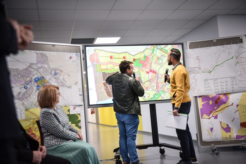 dezbatere-pug-26-6s15