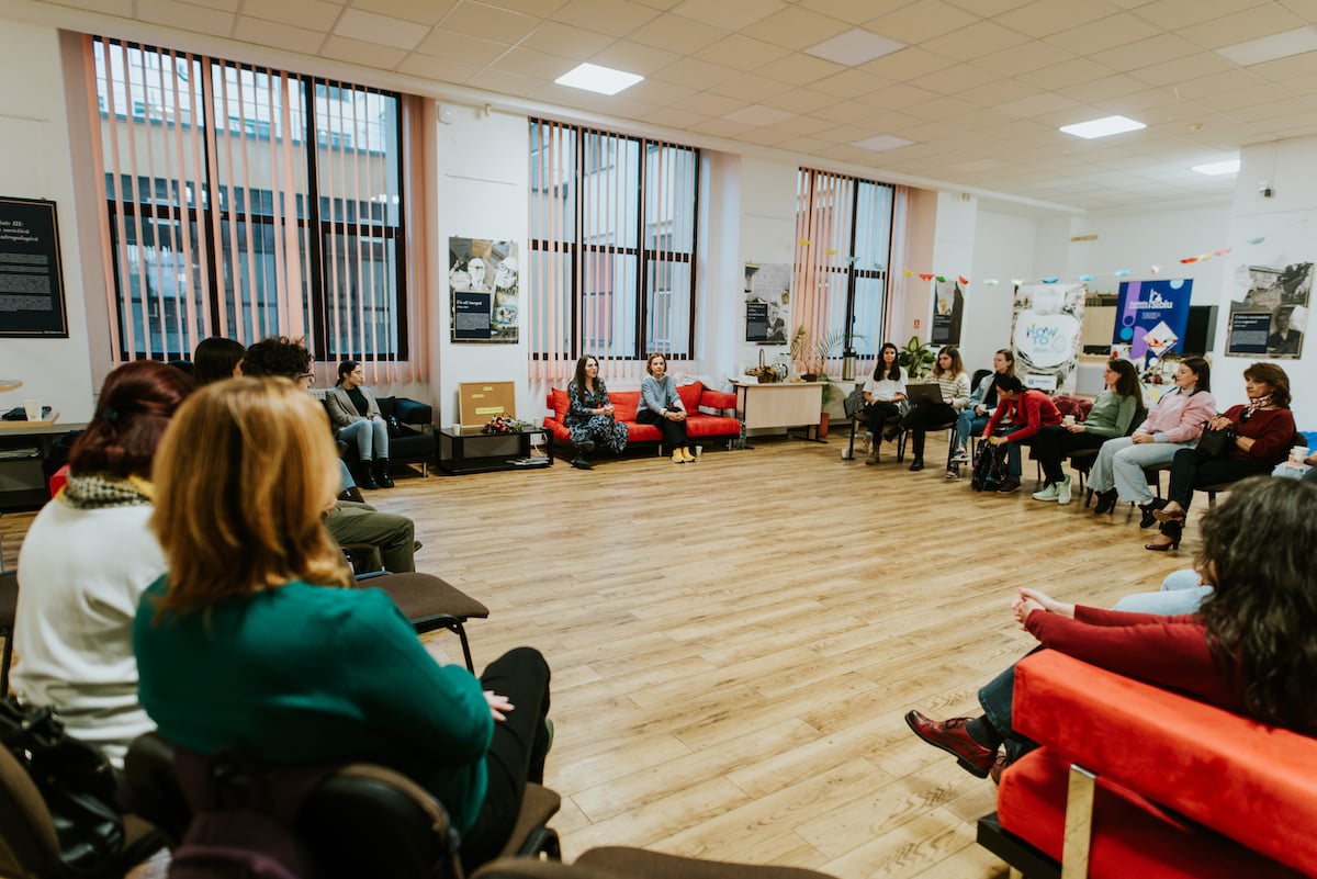 Știrile zilei de vineri, 24 octombrie: Afaceri mari, afaceri mici și afaceri cu AI