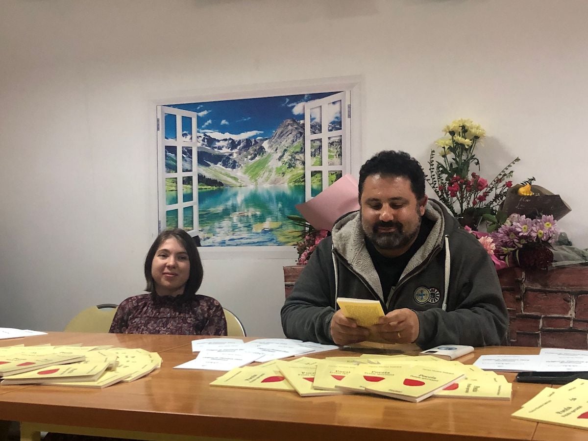FOTO / VIDEO O poveste de curaj spusă în versuri. Nicoleta Todirișcă și-a lansat primul volum de poezii la Fundația UCOS: „Pentru mine, poezia este pastilă pentru sănătatea mintală” 