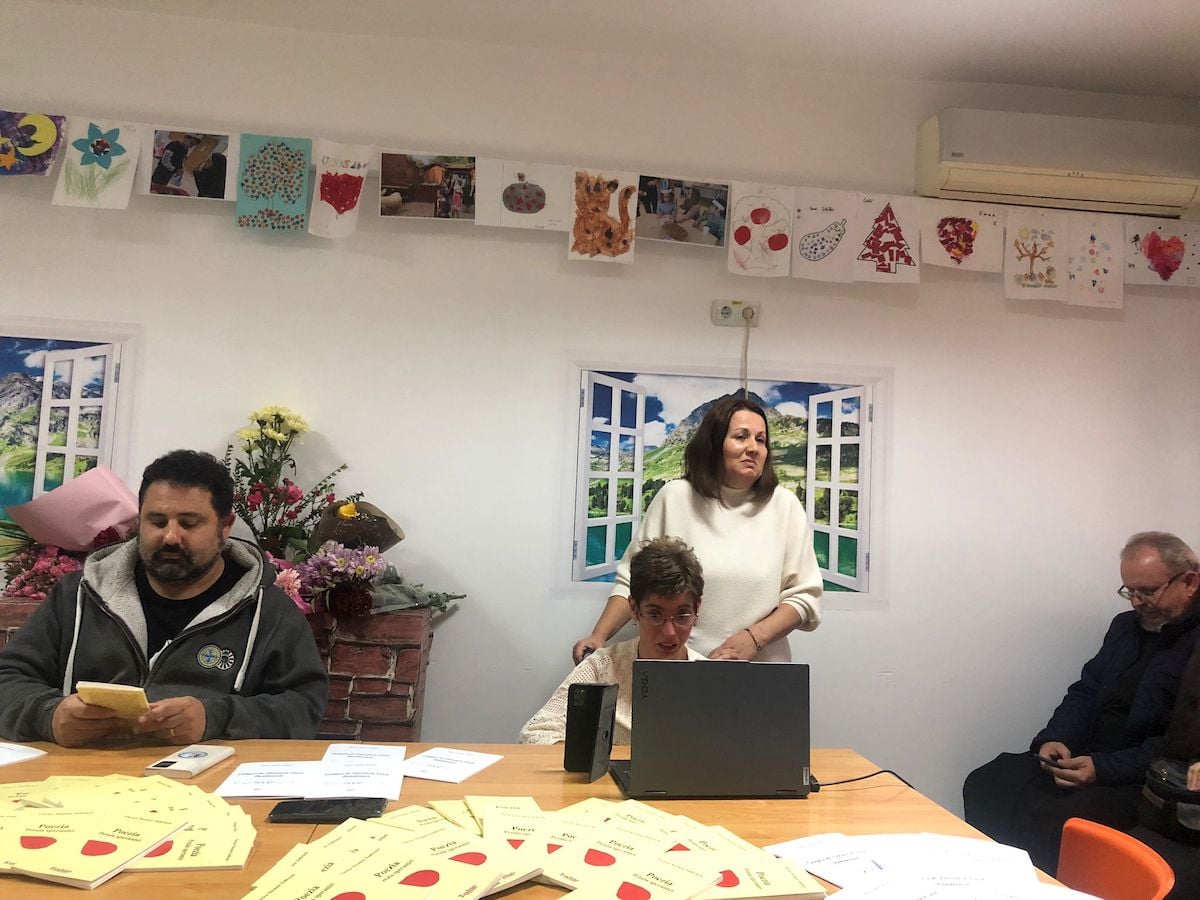 FOTO / VIDEO O poveste de curaj spusă în versuri. Nicoleta Todirișcă și-a lansat primul volum de poezii la Fundația UCOS: „Pentru mine, poezia este pastilă pentru sănătatea mintală” 