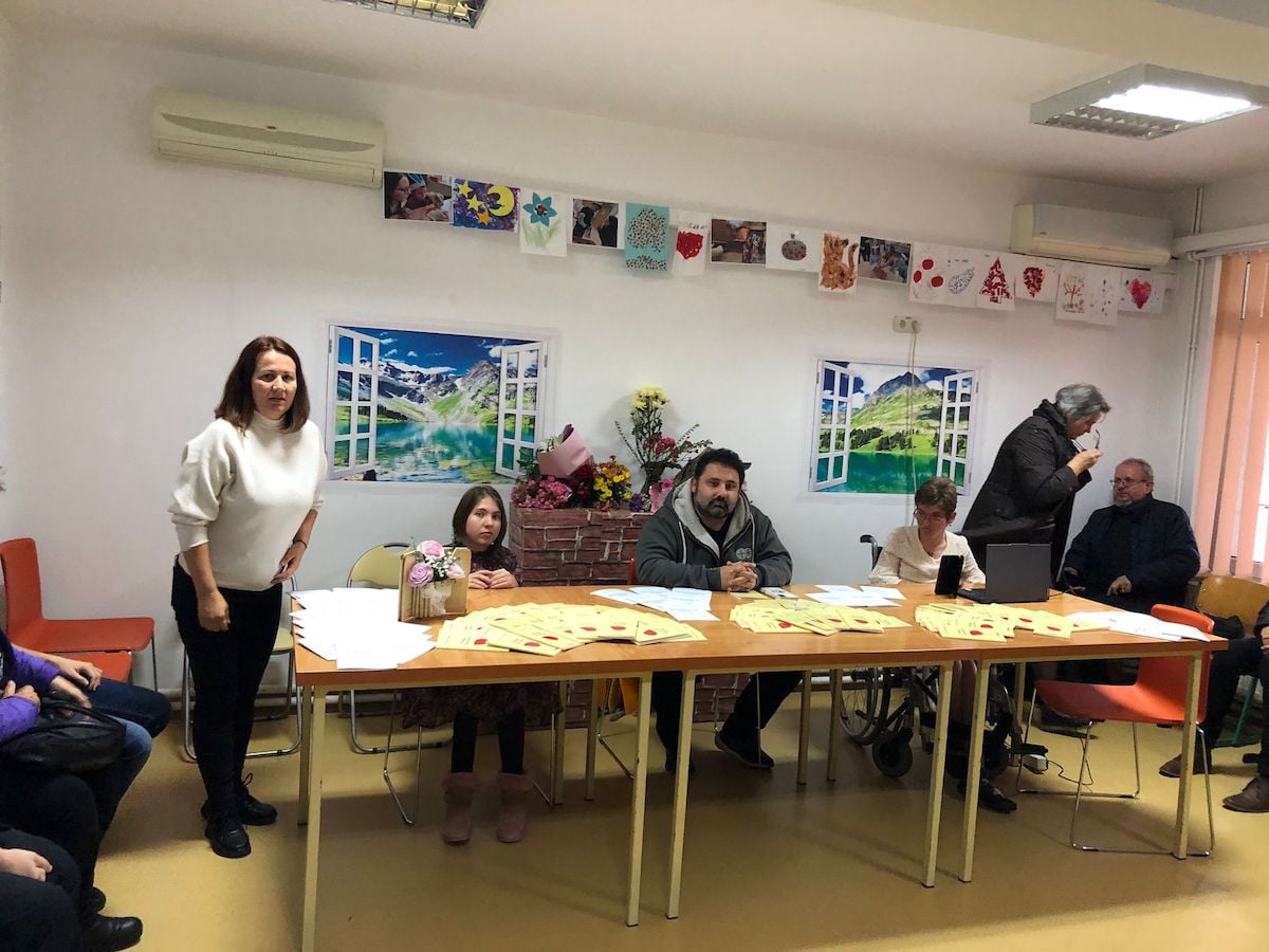 FOTO / VIDEO O poveste de curaj spusă în versuri. Nicoleta Todirișcă și-a lansat primul volum de poezii la Fundația UCOS: „Pentru mine, poezia este pastilă pentru sănătatea mintală” 