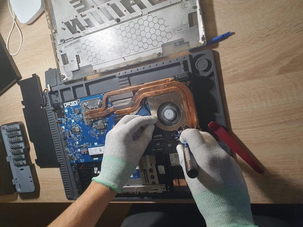 micile-afaceri-reparatii-laptop-0xha
