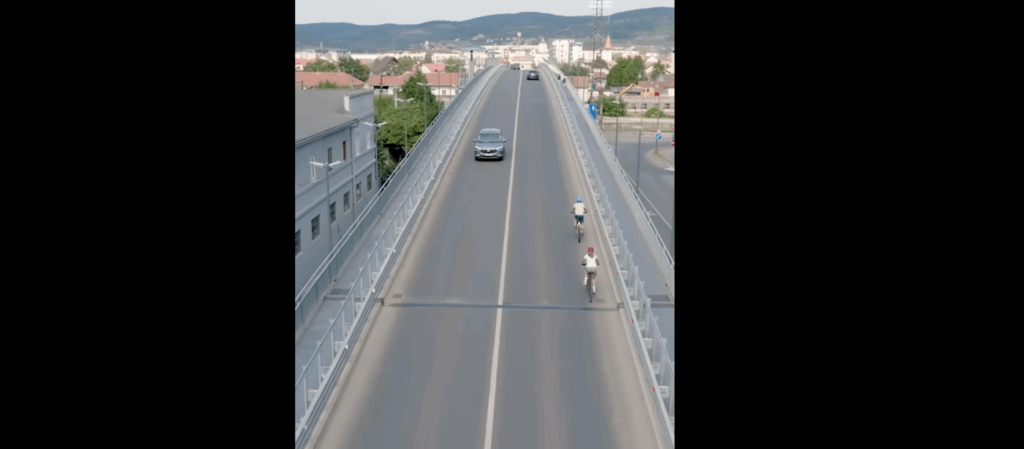 urban-bike-revolution-circulatie-biciclete-pe-podprintscreen-video-3ud9