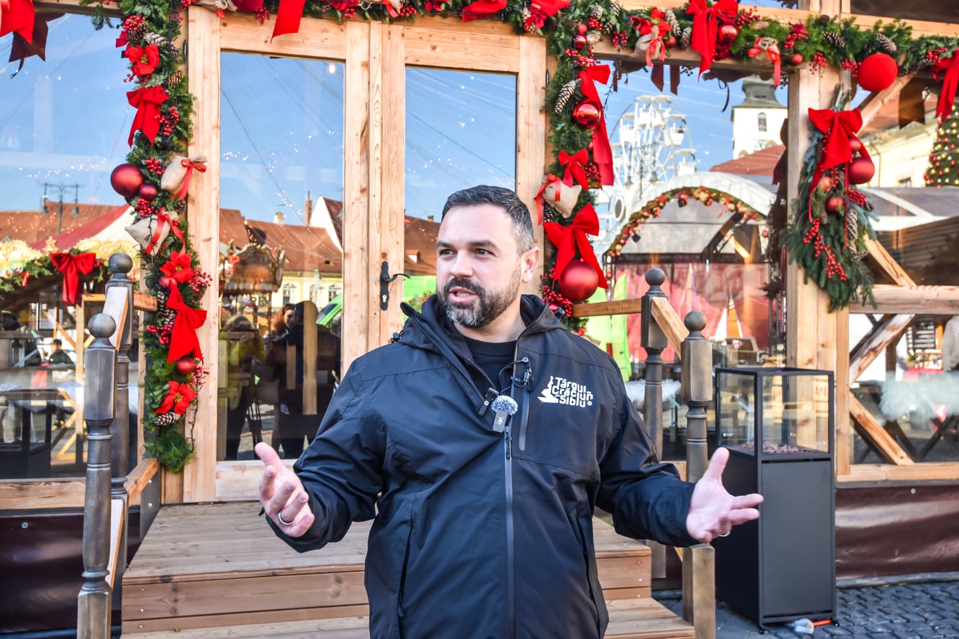Sibiul e pregătit de sărbătoare: Târgul de Crăciun se deschide vineri seara. Andrei Drăgan: Fără chinezării, cabana Christmas Chalet s-a mutat în Piața Mare, iar de luni încep grătarele