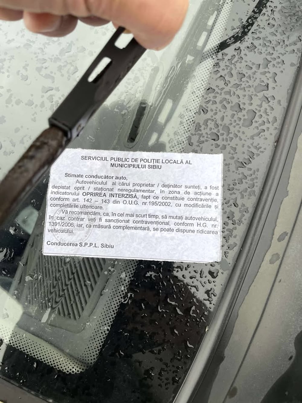 Nemulțumiri după ce primăria a interzis parcarea pe o porțiune din strada Rusciorului: ”Noi, de la blocuri, nu avem suficiente parcări”