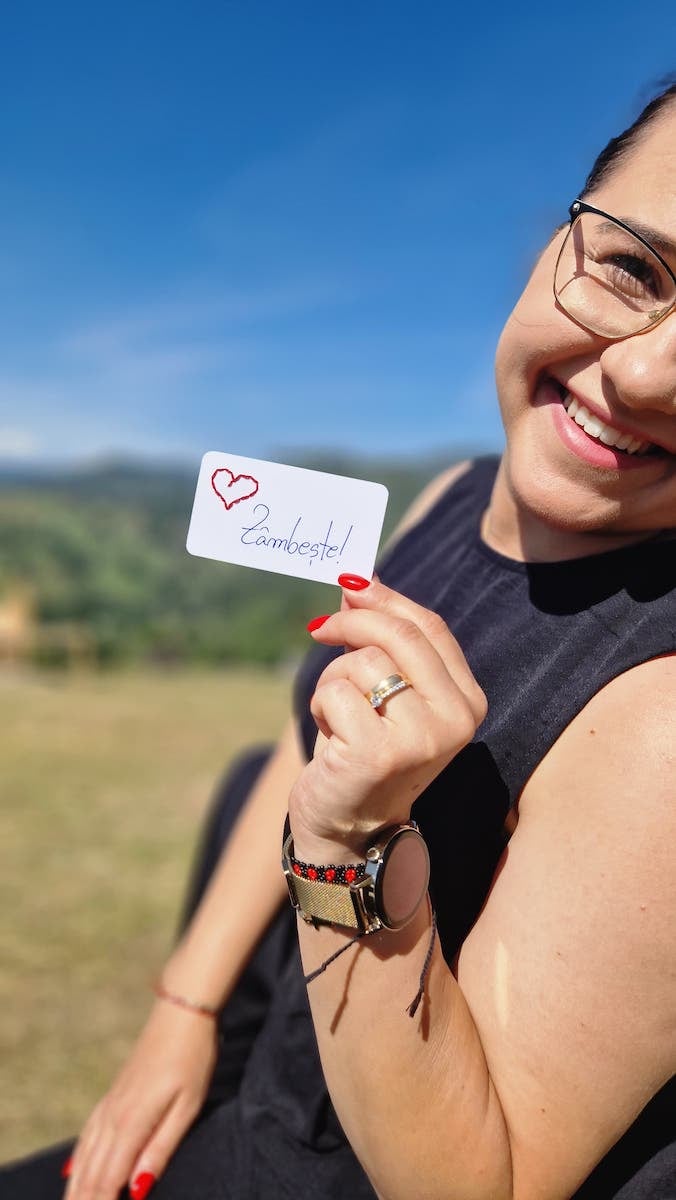 O ingineră din Sibiu și-a deschis afacere part-time cu tablouri cusute manual: Pentru mine, firul este o legătură între viață și artă