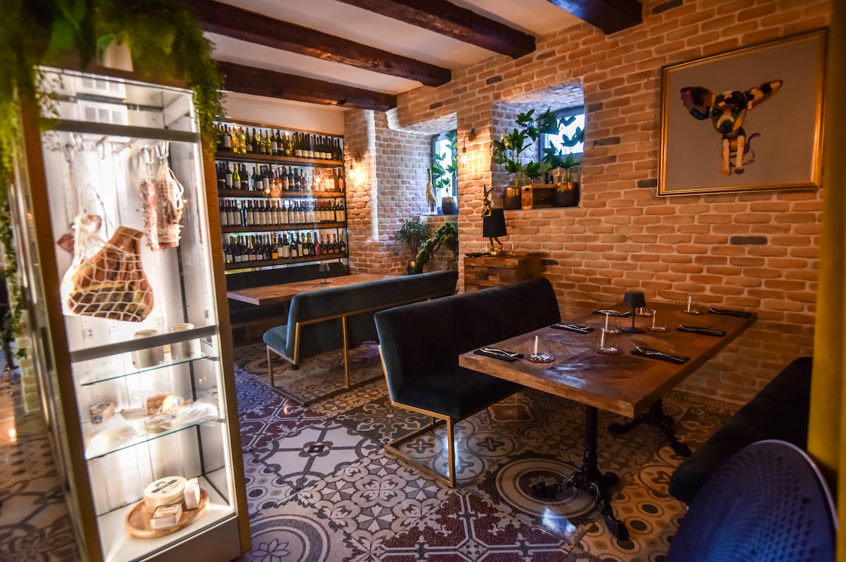 O nouă experiență culinară în centrul Sibiului: Restaurantul lalili dine&wine și meniul semnat de chef Dan Crețu