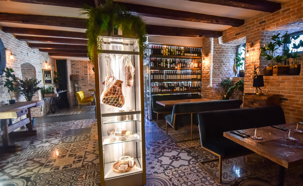 O nouă experiență culinară în centrul Sibiului: Restaurantul lalili dine&wine și meniul semnat de chef Dan Crețu