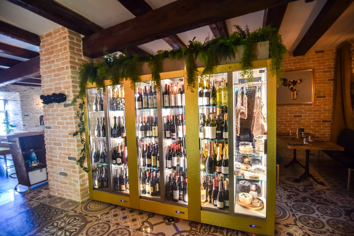O nouă experiență culinară în centrul Sibiului: Restaurantul lalili dine&wine și meniul semnat de chef Dan Crețu