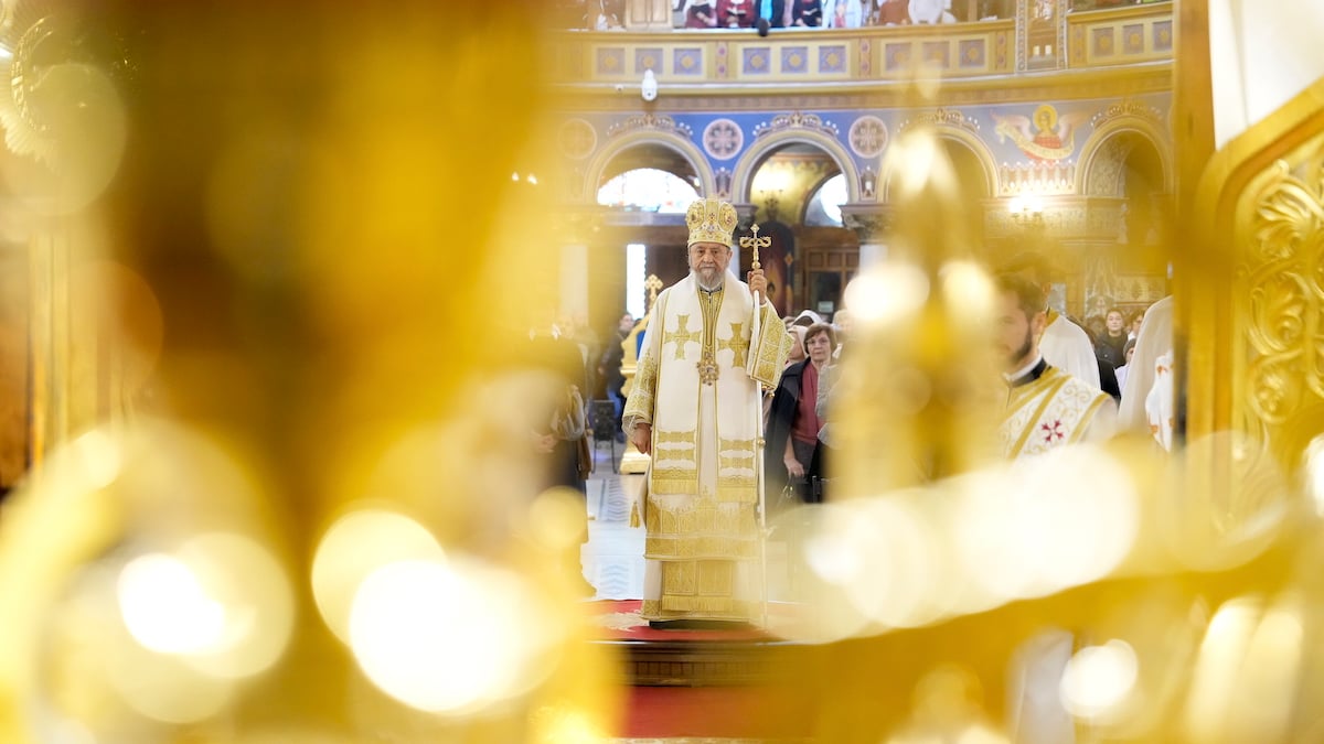 FOTO / VIDEO Mitropolitul Laurențiu Streza, două decenii în fruntea Arhiepiscopiei. A fost sărbătorit la Sibiu printr-un volum omagial și rugăciune