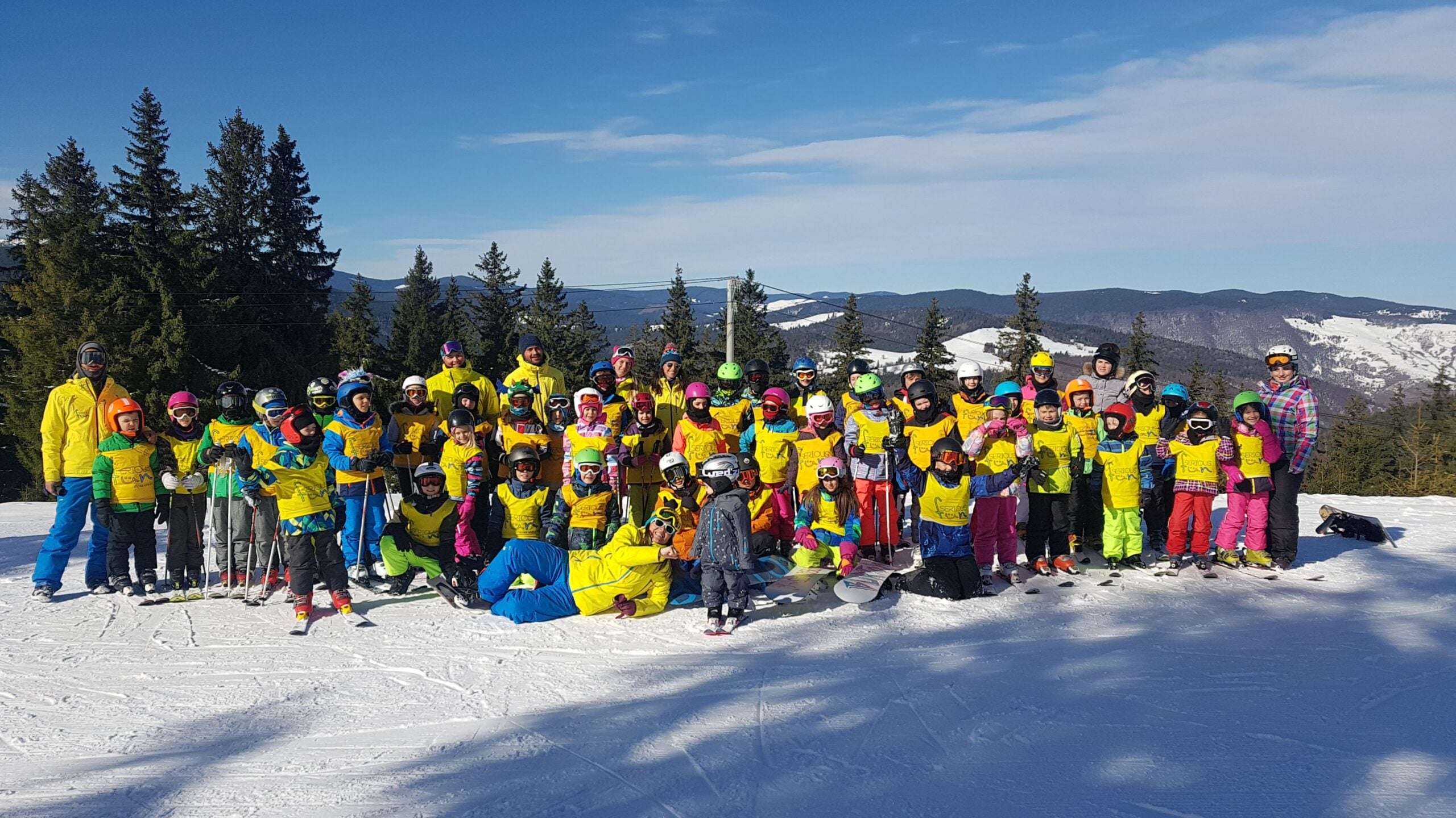 SeriousFun: O echipă de sibieni îi învață pe copii să înoate și organizează tabere pentru ei: Îi lăsăm pe cei mici să evolueze în ritmul lor