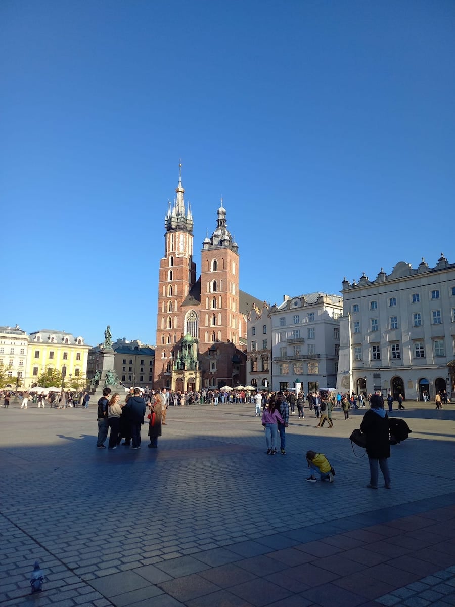 Oportunitate unică pentru sibieni: Zbor din Sibiu în Polonia și o vacanță de patru zile pe circuitul Katowice – Auschwitz - Cracovia