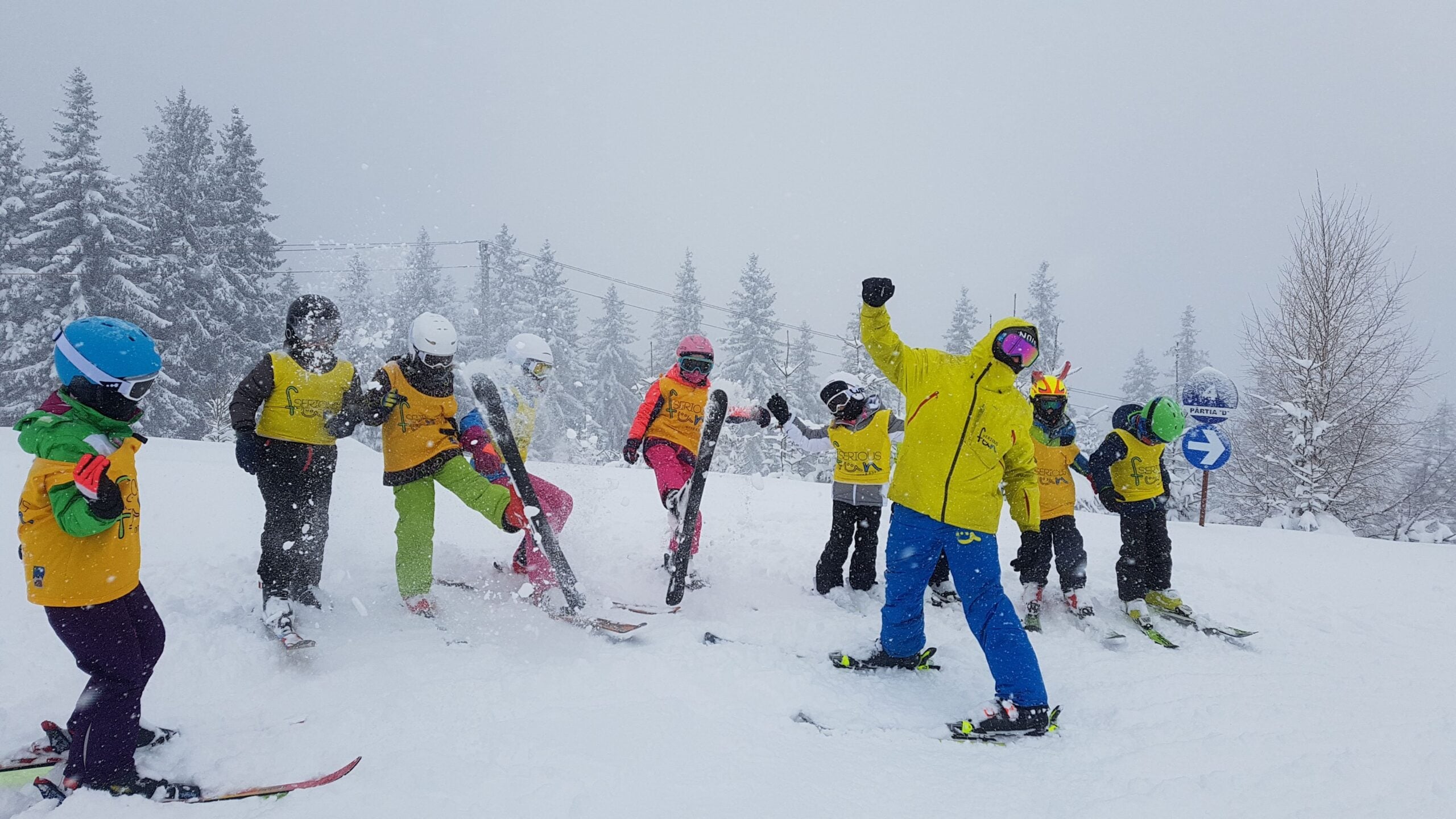 SeriousFun: O echipă de sibieni îi învață pe copii să înoate și organizează tabere pentru ei: Îi lăsăm pe cei mici să evolueze în ritmul lor