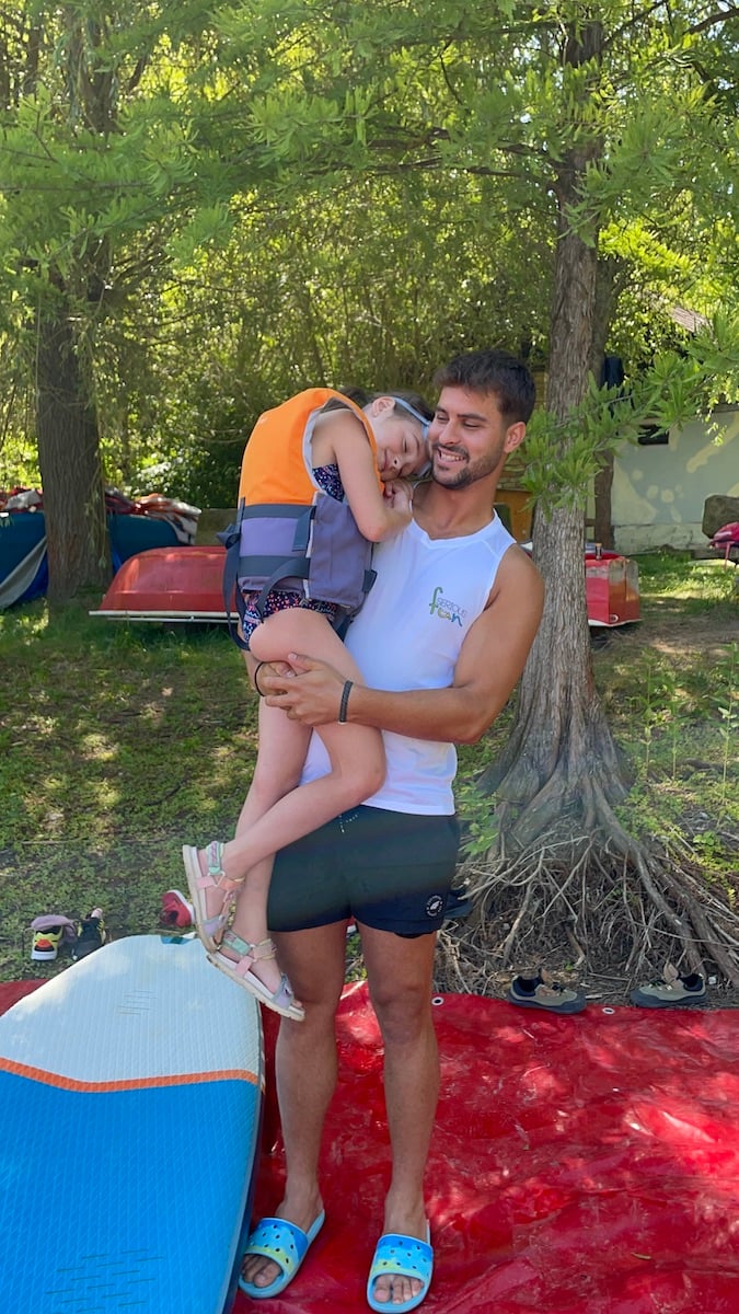 SeriousFun: O echipă de sibieni îi învață pe copii să înoate și organizează tabere pentru ei: Îi lăsăm pe cei mici să evolueze în ritmul lor