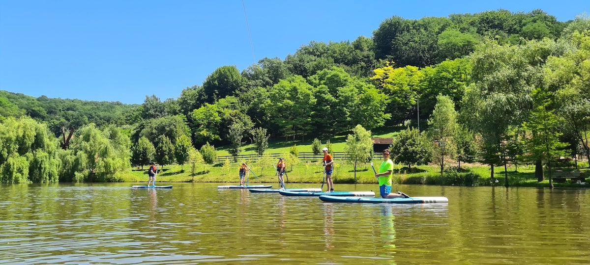 SeriousFun: O echipă de sibieni îi învață pe copii să înoate și organizează tabere pentru ei: Îi lăsăm pe cei mici să evolueze în ritmul lor