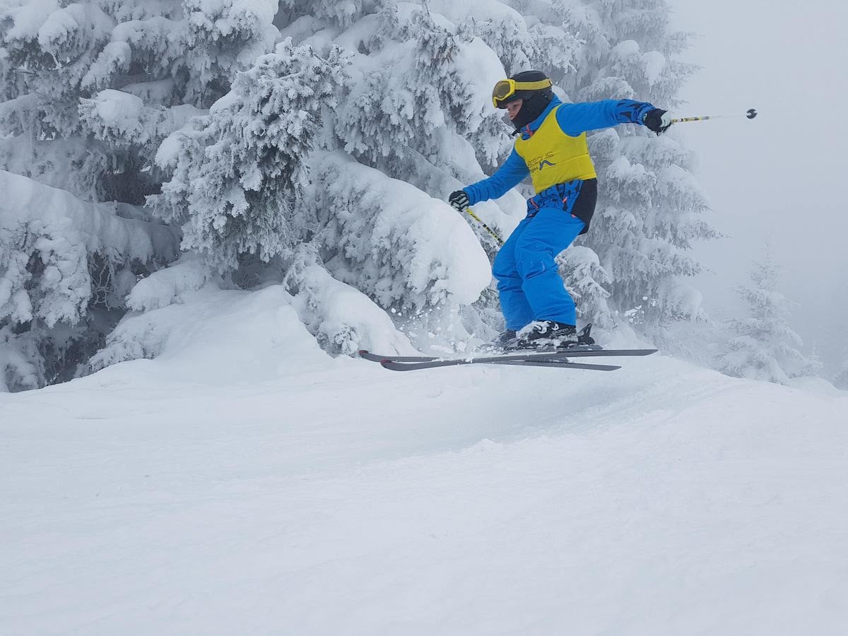 SeriousFun: O echipă de sibieni îi învață pe copii să înoate și organizează tabere pentru ei: Îi lăsăm pe cei mici să evolueze în ritmul lor