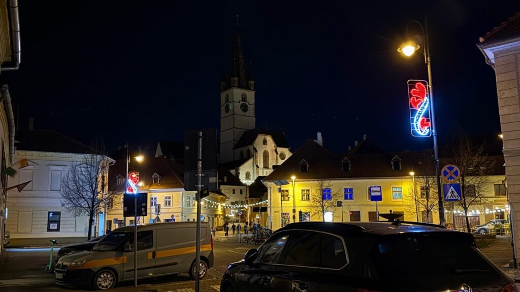 sibiu-iluminat-sarbatori-sarbatori-craciun-orasul-de-jos-gbzy
