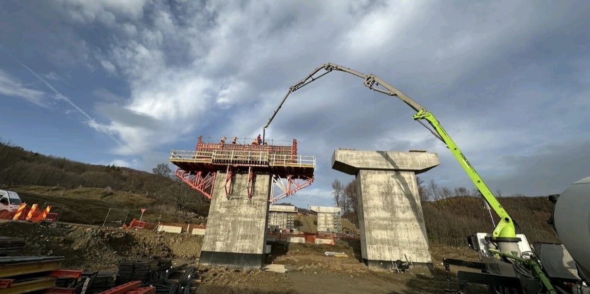 FOTO Autostrada A1 Sibiu – Pitești: WeBuild avansează pe tronsonul 3: ”Mă bucur să împărtășesc progresul unui proiect de amploare”