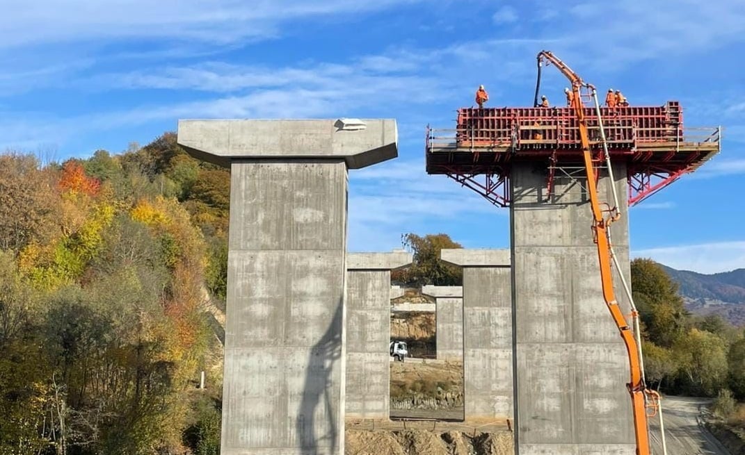 FOTO Autostrada A1 Sibiu – Pitești: WeBuild avansează pe tronsonul 3: ”Mă bucur să împărtășesc progresul unui proiect de amploare”