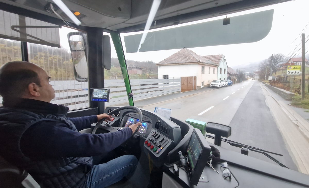 Transportul metropolitan a fost pus în funcțiune pentru un sfert de milion de sibieni. Lipsesc 62 de șoferi, o comună nu acordă gratuități, plata funcționează de marți