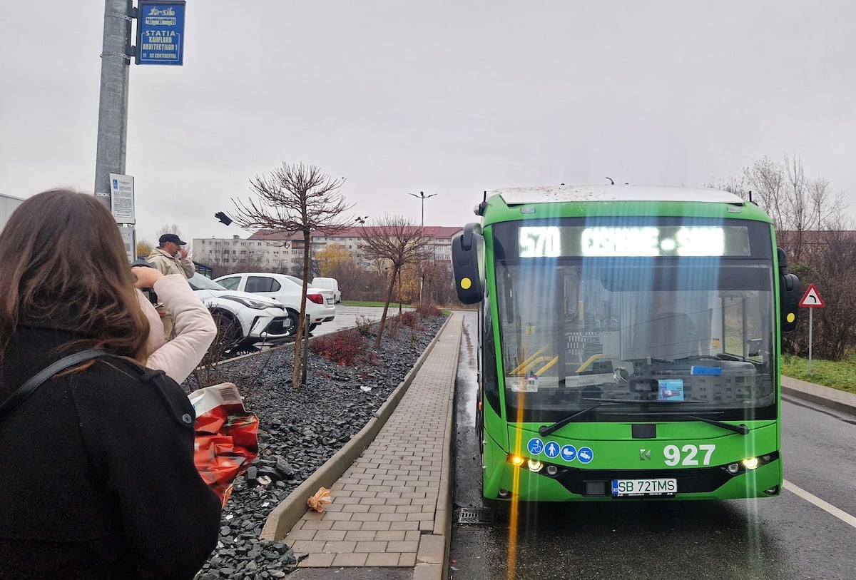 Transportul metropolitan a fost pus în funcțiune pentru un sfert de milion de sibieni. Lipsesc 62 de șoferi, o comună nu acordă gratuități, plata funcționează de marți