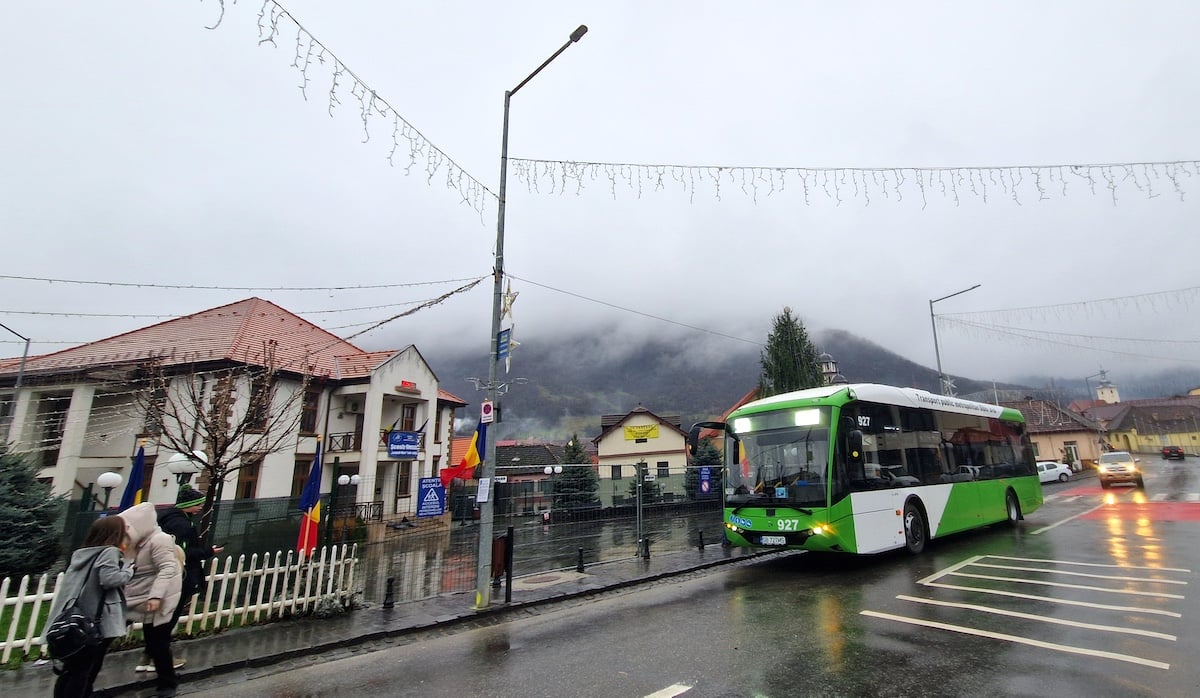Transportul metropolitan a fost pus în funcțiune pentru un sfert de milion de sibieni. Lipsesc 62 de șoferi, o comună nu acordă gratuități, plata funcționează de marți