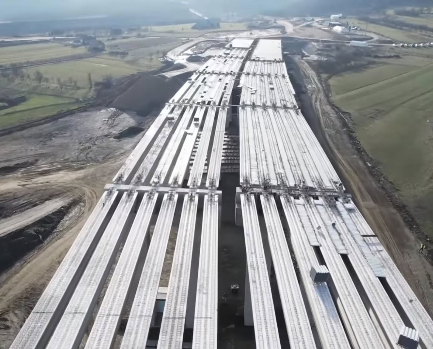 Front nou de lucru pentru constructorul autostrăzii Boița-Cornetu: Autorizația de Construire pentru încă 3 viaducte, tunelul Boița și 1,7 km drum de autostradă, în câteva zile