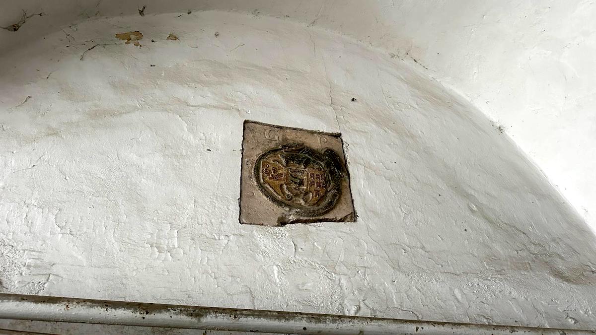 Blazoanele Sibiului. O plimbare pe drumul semnelor din piatră. Răzvan Pop: „Spun o poveste a elitei și a orașului în sine”