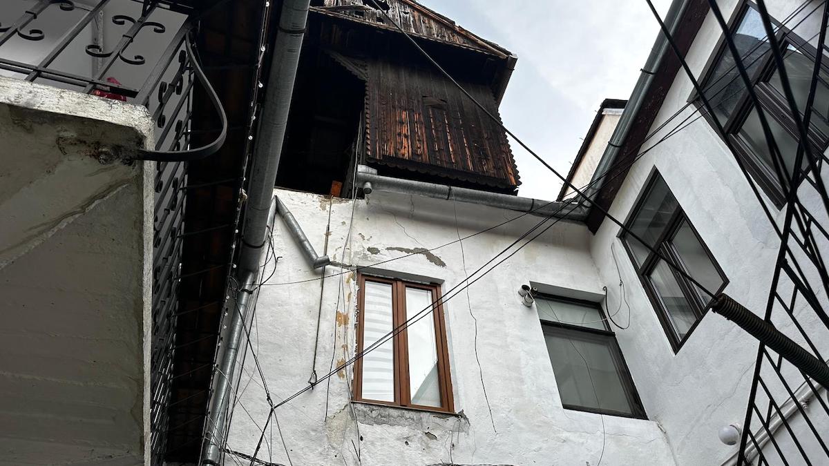 Blazoanele Sibiului. O plimbare pe drumul semnelor din piatră. Răzvan Pop: „Spun o poveste a elitei și a orașului în sine”