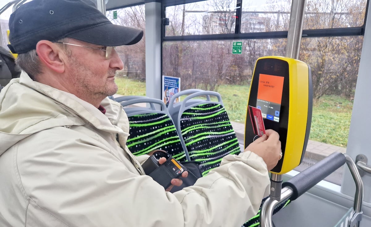 Transportul metropolitan a fost pus în funcțiune pentru un sfert de milion de sibieni. Lipsesc 62 de șoferi, o comună nu acordă gratuități, plata funcționează de marți
