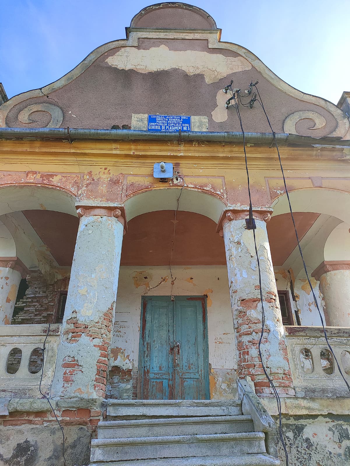 Două castele uitate de timp în inima județului Sibiu: Boarta și Buia - decoruri pentru ședințe foto