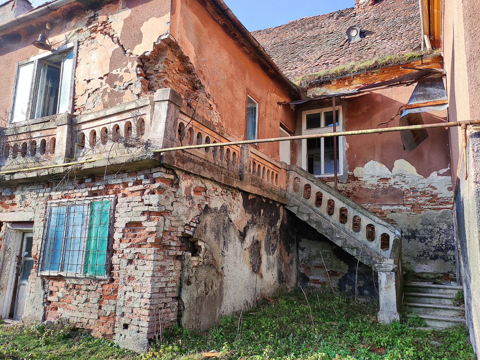 Două castele uitate de timp în inima județului Sibiu: Boarta și Buia - decoruri pentru ședințe foto