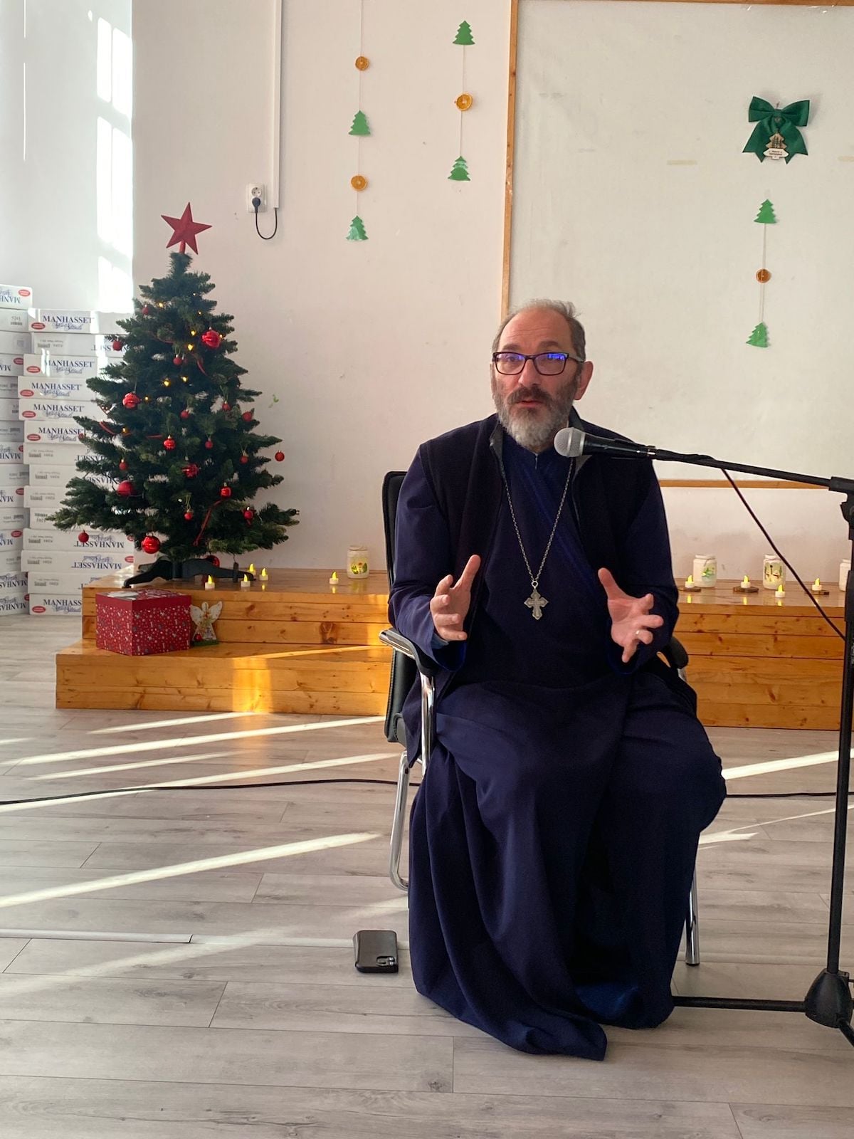 Activitate specială de Crăciun la Colegiul Pedagogic. Invitat a fost preotul Constantin Necula