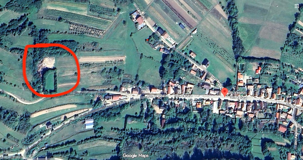 Deșeurile din natură au început să miroasă până la Prefectură – ordin pentru controale timp de două luni. Cel mai recent exemplu se vede din satelit până lângă Poplaca
