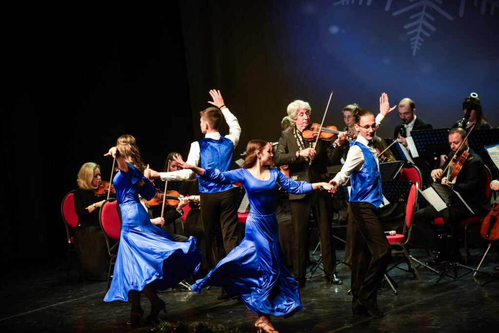 Concertul va fi completat cu mmente de muzică și dans. Foto: arhiva turnulsfatului.ro