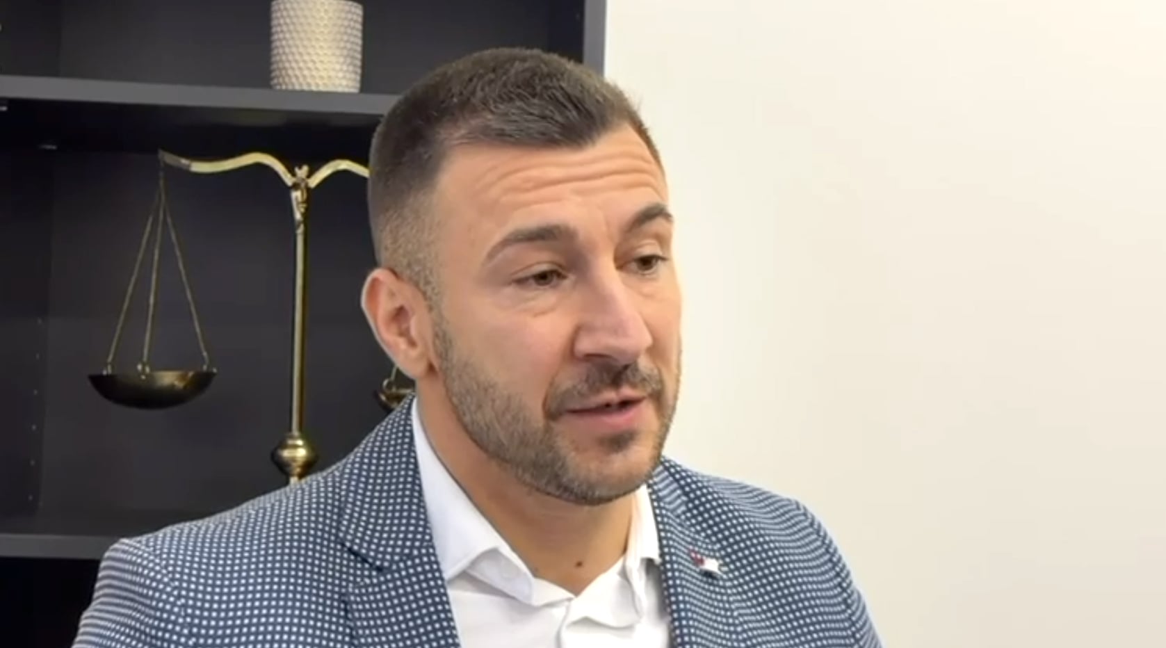Averea de peste 1 milion de euro, motivul crimei de la Sibiu. Procuror: Fiica victimei a manipulat-o pe asistentă să o ajute fără nicio plată. Asistenta a recunoscut fapta, fiica, parțial