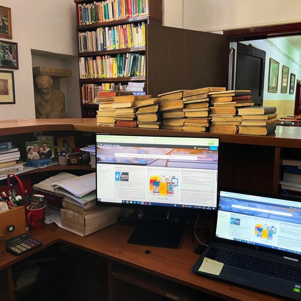 carti-biblioteca-iaom