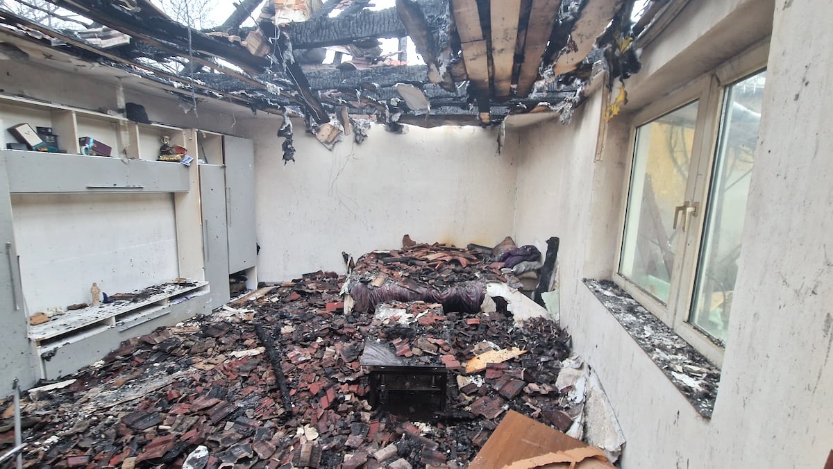 Exemplu de omenie în Orlat: Zeci de locuitori au venit voluntar să ajute femeia căreia i-a ars casa și a rămas cu copiii în frig