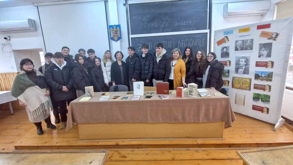 Elevi ai Colegiului Economic și actori ai Teatrului „Radu Stanca”, implicați într-un proiect cultural dedicat lui Mihai Eminescu