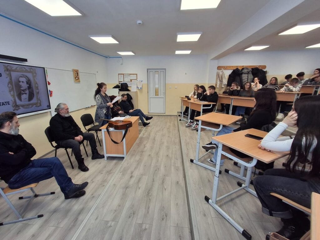 elevi-colegiul-economic6-rcbt