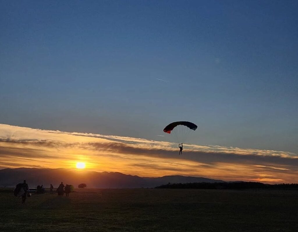 parasutism-foto-aeroclub-sb-facebook-jqe6